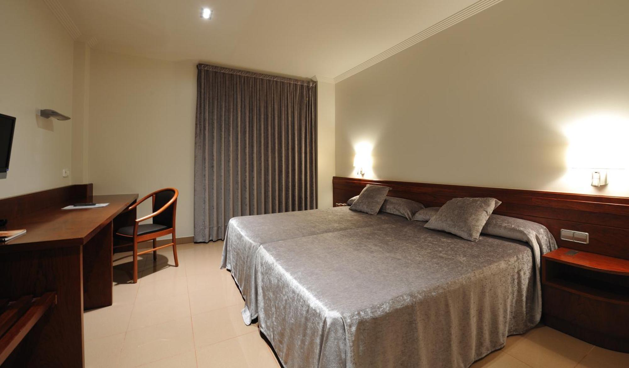 מנרסה Hotel Els Noguers מראה חיצוני תמונה